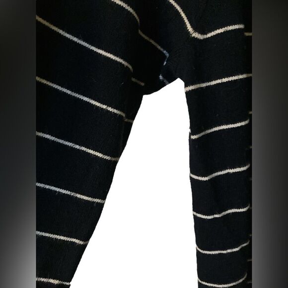 Loft Lightweight Sweater Size M - Picture 5 of 5